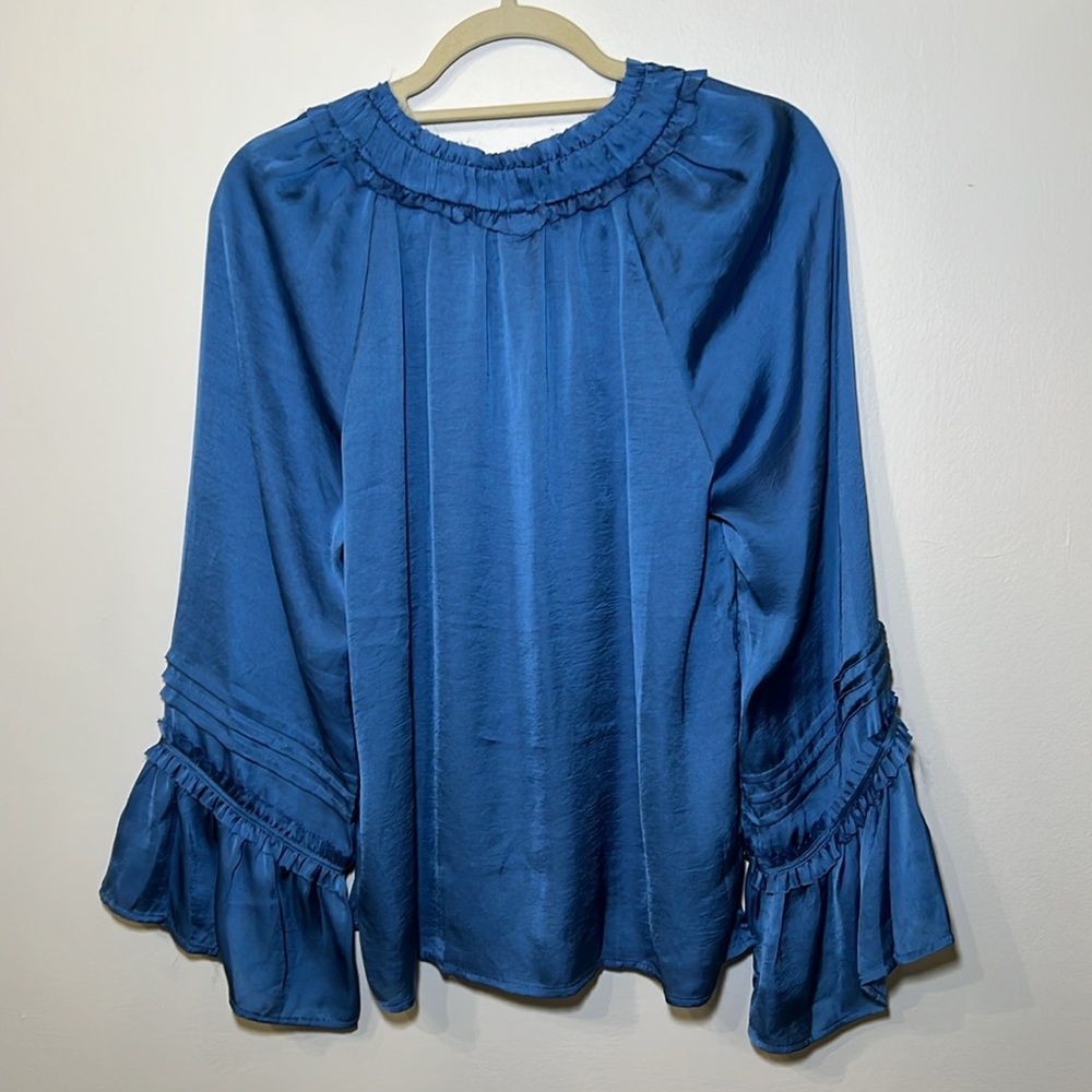 Vince Camuto Elegant Blue Women's Top New without tag - Picture 6 of 12